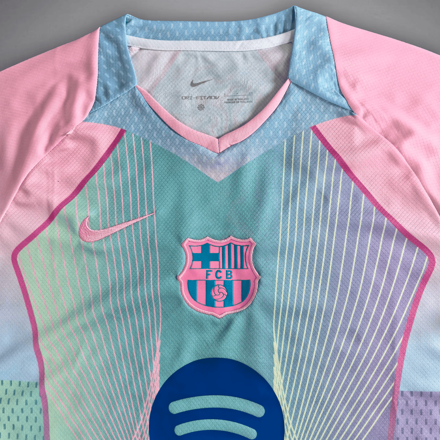 FC Barcelona "Dreamwave" Premium Kit